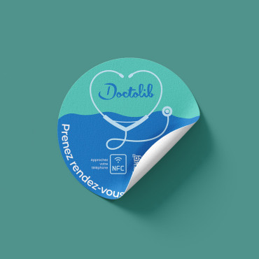 Sticker Doctolib connecté avec puce NFC pour mur, comptoir, PLV et vitrine