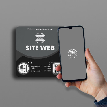 Plošča s spletno povezavo in NFC čipom za steno, pult, promocijski material in izložbo.