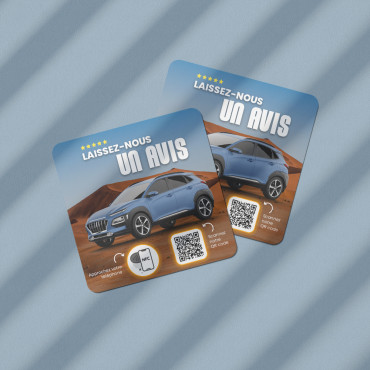 Automobilio nuomos vietos lizdas su NFC lustu sienai, staliukui, prezentaciniam stendui ir vitrinai.