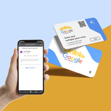Bezkontaktní karta s upozorněním na NFC a QR kód Google