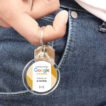 Google'i ühendatud võtmehoidja NFC ja topeltküljel olev QR-kood