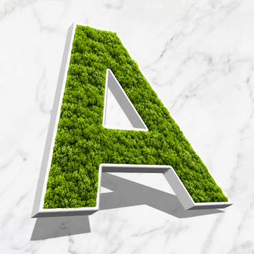 Lettrage végétal en PVC avec revêtement d’herbes synthétiques, vue de face