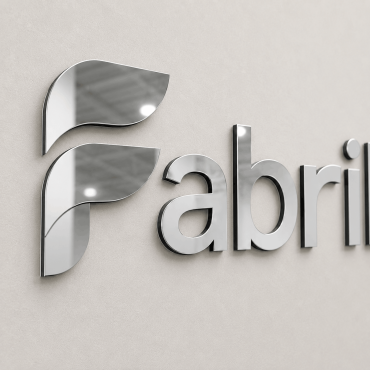 Placa com logotipo em dibond espelhado prateado