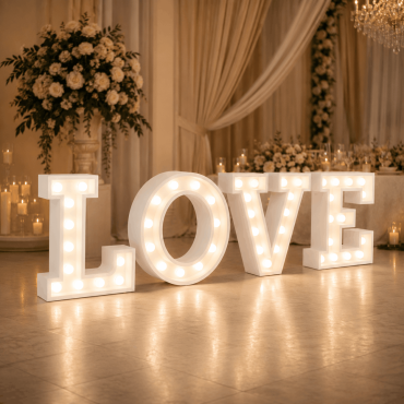 Milzīgas vēstules ar spuldzēm LOVE