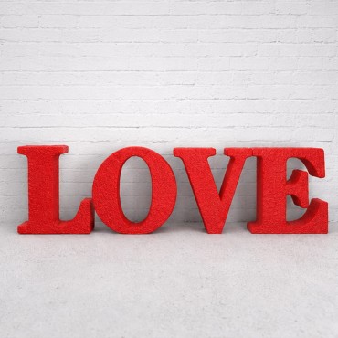 Kjempestore bokstaver i polystyren LOVE