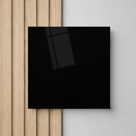Plaque de plexiglas noir sur mesure - présentation murale