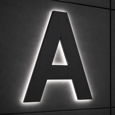 Enseigne lettres PVC lumineuses montées sur façade avec halo LED arrière