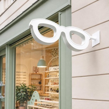 Flag skilt med "briller" til optikforretning