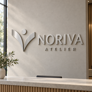 Satiinviimistlusega terasest ruumiliste tähtedega seinasilt embleemi ning kirjaga NORIVA ja ATELIER